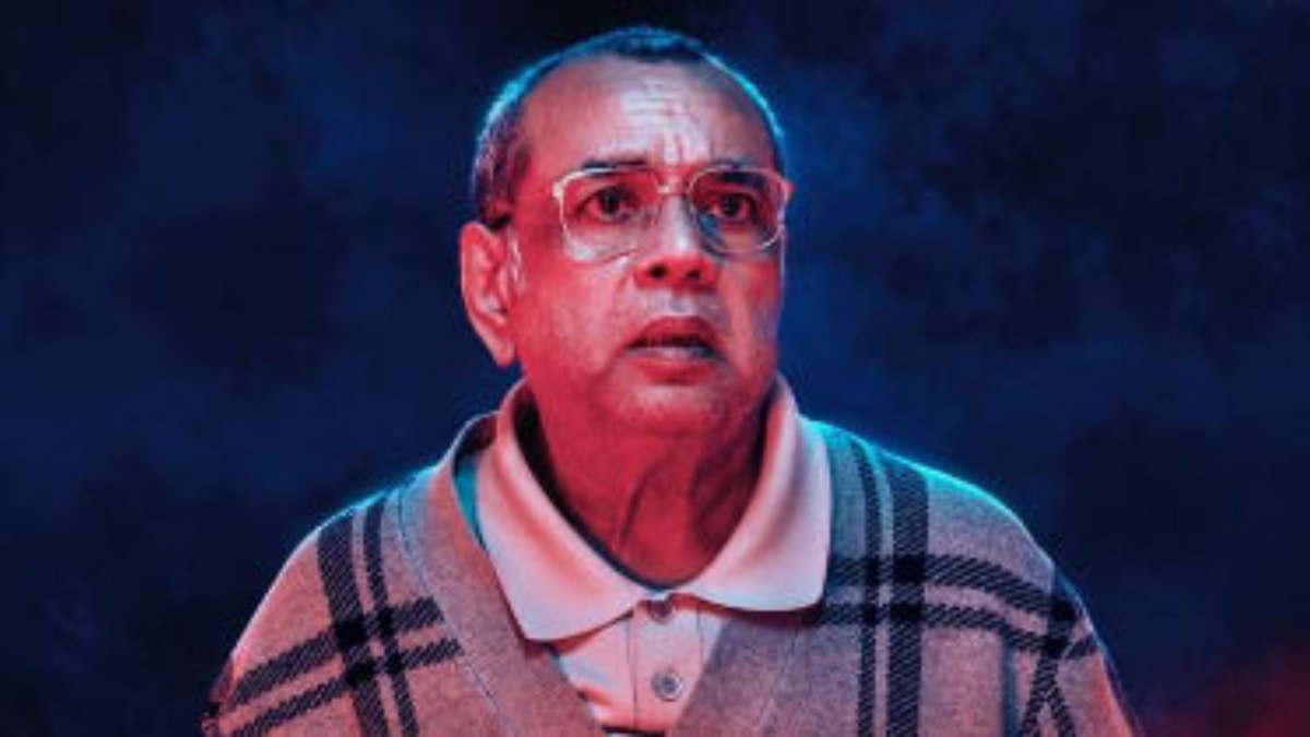 paresh rawal hit a stone on a man head and attacked at audience know the reason