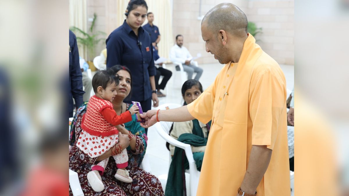 yogi adityanath listens to public grievances in janta darshan