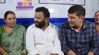 मोहल्ला क्लीनिकों को बंद करने के निर्णय के खिलाफ सोमवार को आम आदमी पार्टी ने विरोध-प्रदर्शन किया।