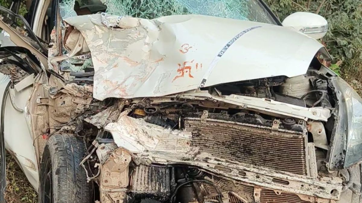 canter and car collide on agra aligarh highway one dead three seriously injured agra accident