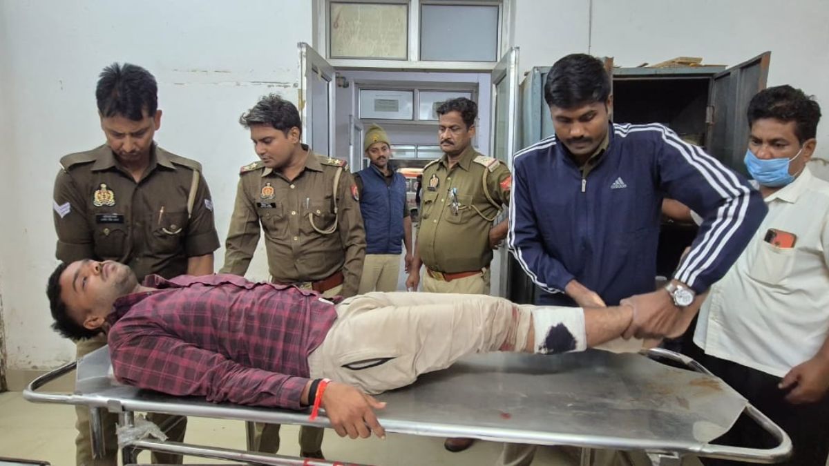 up police encounter criminals trying to snatch police pistol and fire were injured in an encounter