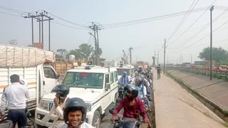 गोरखपुर में पुलिया निर्माण से हाहाकार, शहर जाम से बेहाल।