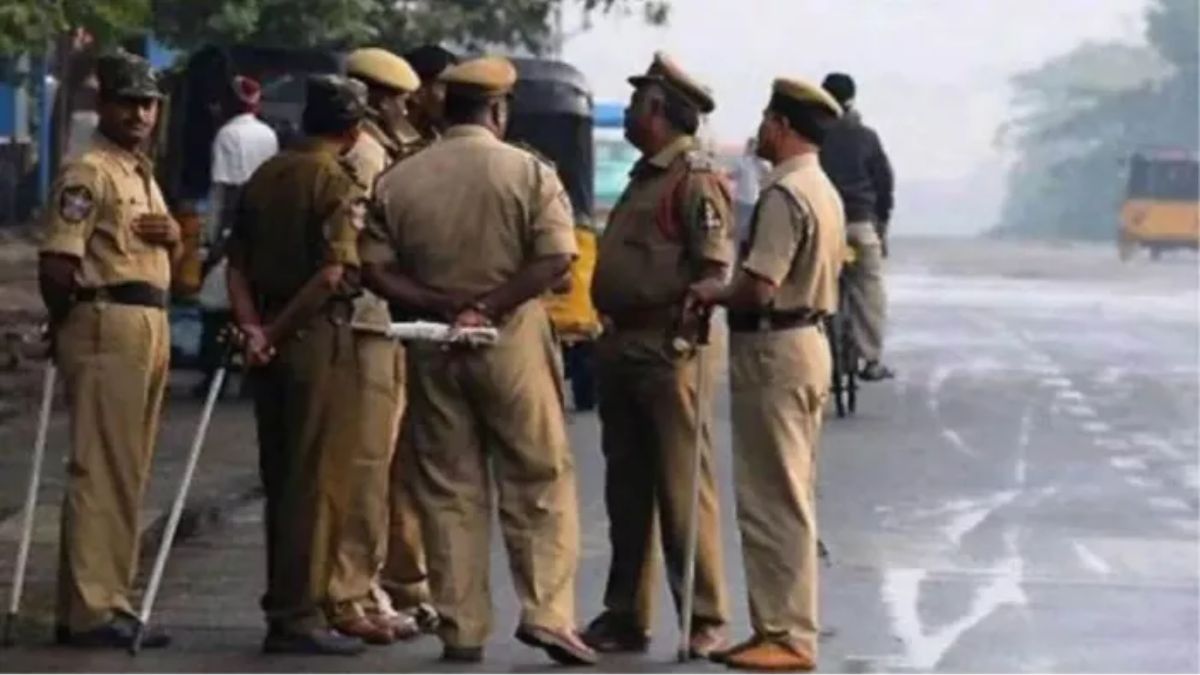 gujarat two men tied to tree beaten police investigate