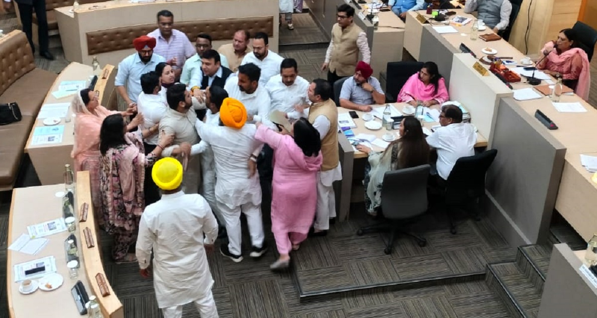 chandigarh corporation meeting disrupted over manish tewari weekend mp remark