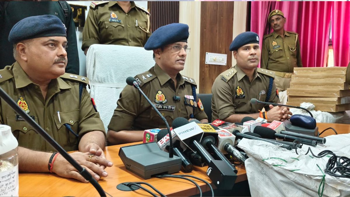 interstate gang busted in hathras police recovered laptops and electronic goods more than 2 crore 50 lakh