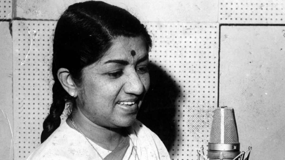 lata mangeshkar song lag jaa gale from manoj kumar woh kaun thi cult classic