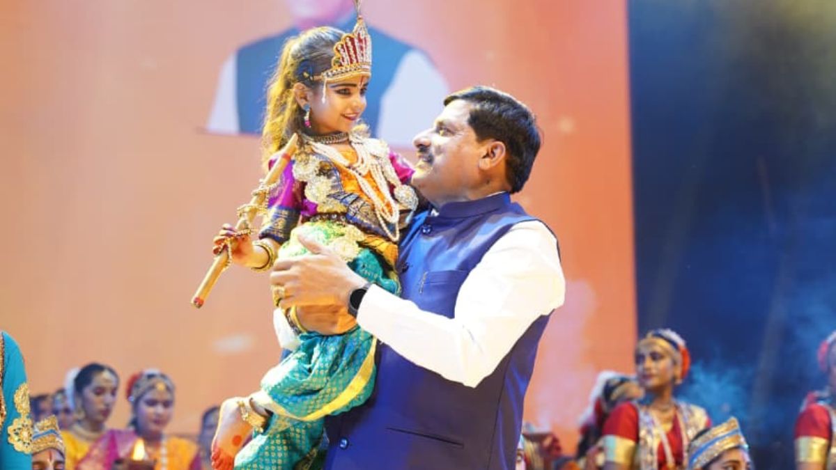 cm mohan yadav pampered the child dressed as lord krishna this picture captivated everyone