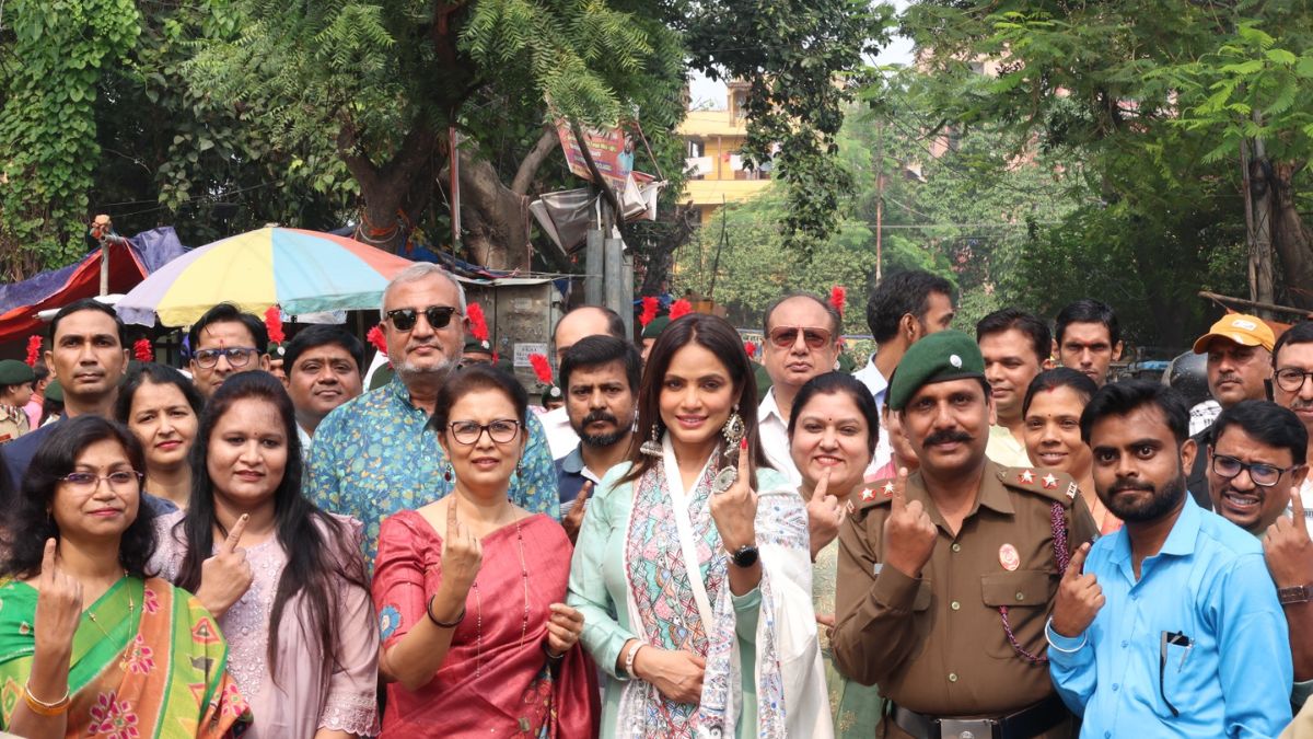 patna youth rally for voter awareness neetu chandra inspires at b d college