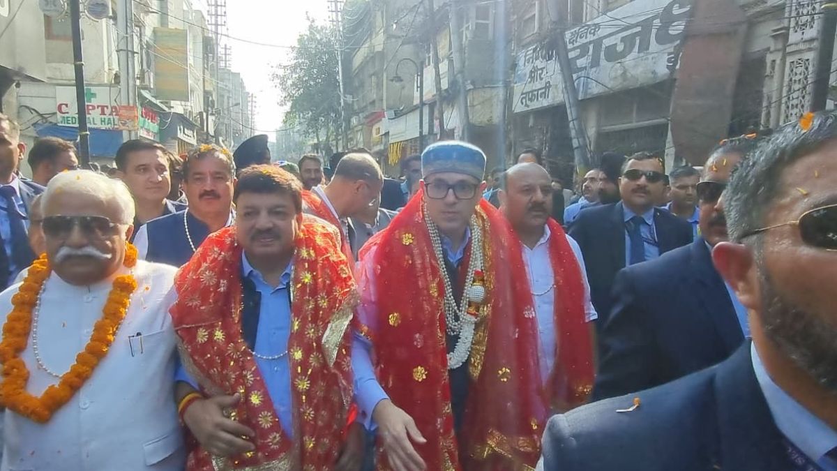 guard of honor love poured government will now operate from jammu for six months with cm omar saying dont measure darbar move money