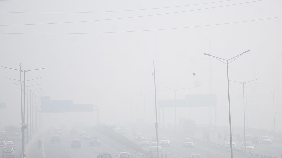 ghaziabad air quality aqi crosses 300 at all stations enters very poor category