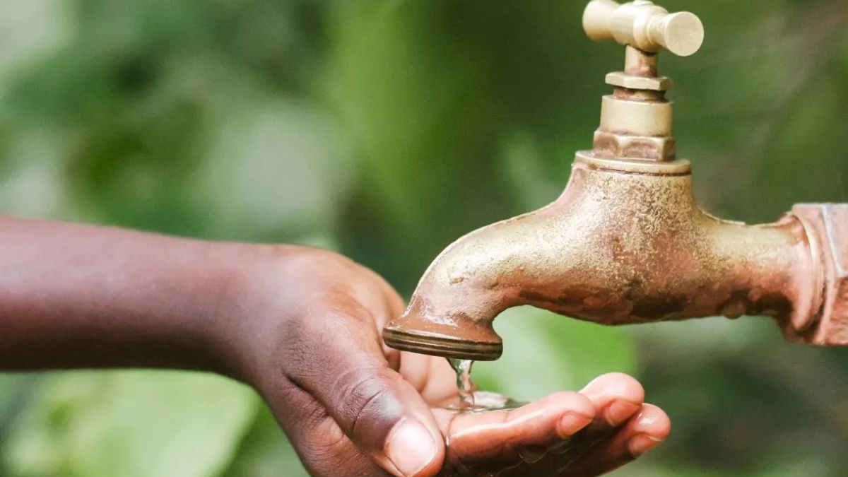 noida sector 56 sewer overflow and water crisis grips residents