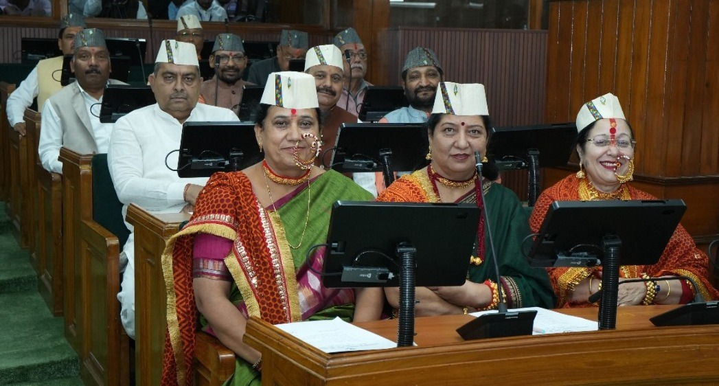 president murmu introduced to traditional uttarakhand attire