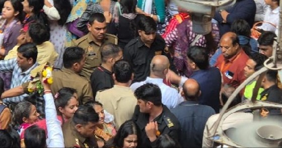 banke bihari temple vrindavan overcrowding and management concerns