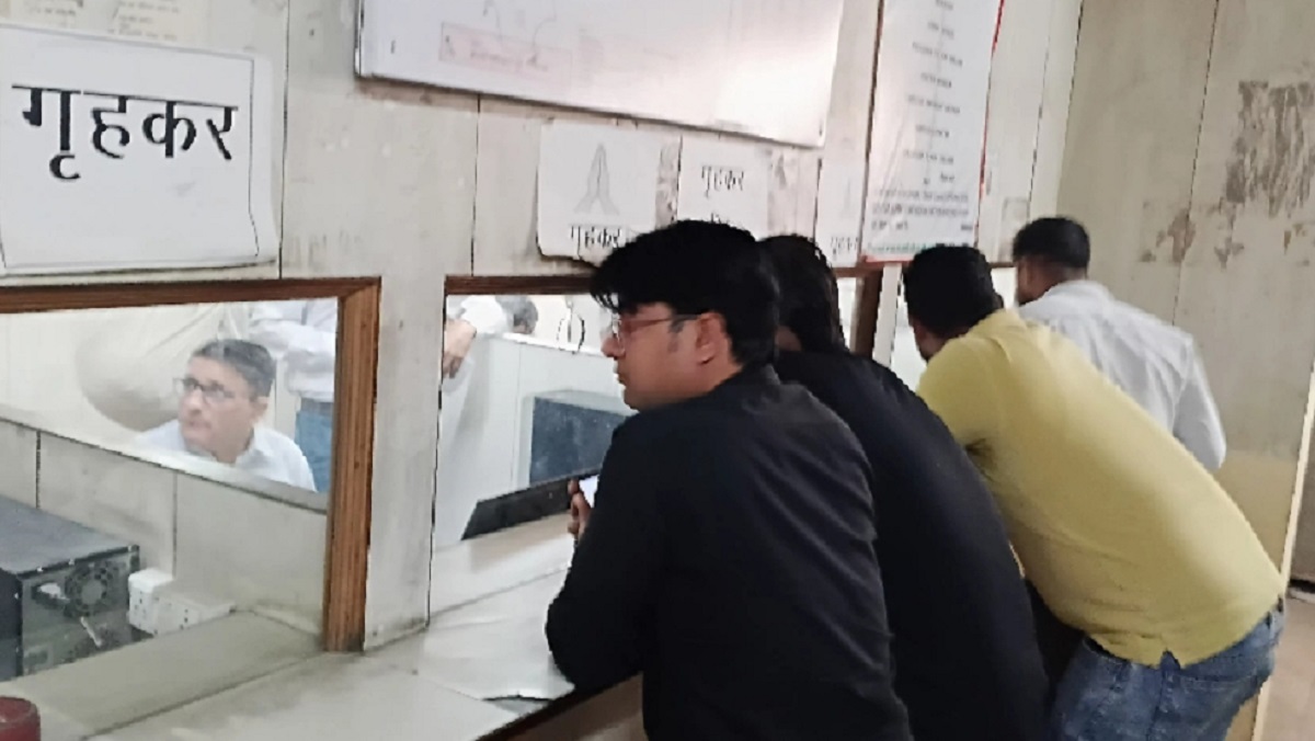 increased property tax bills in meerut distributed without notice