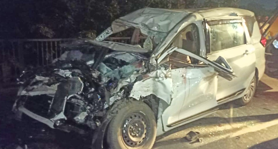 barabanki accident car passengers unidentified after horrific crash