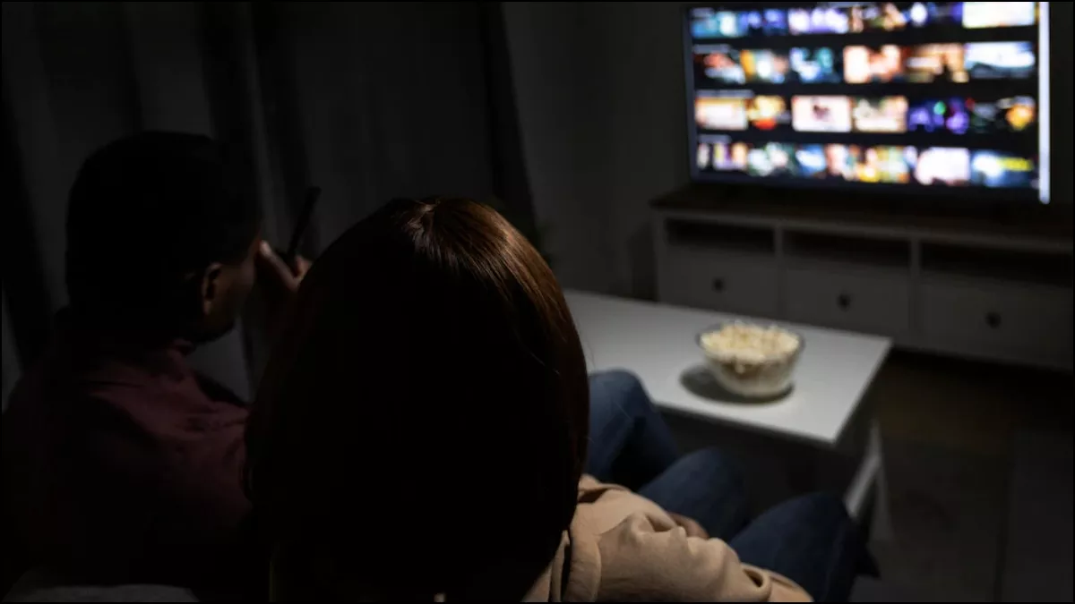 bsnl offers 475 free channels on smart tvs via ftth service