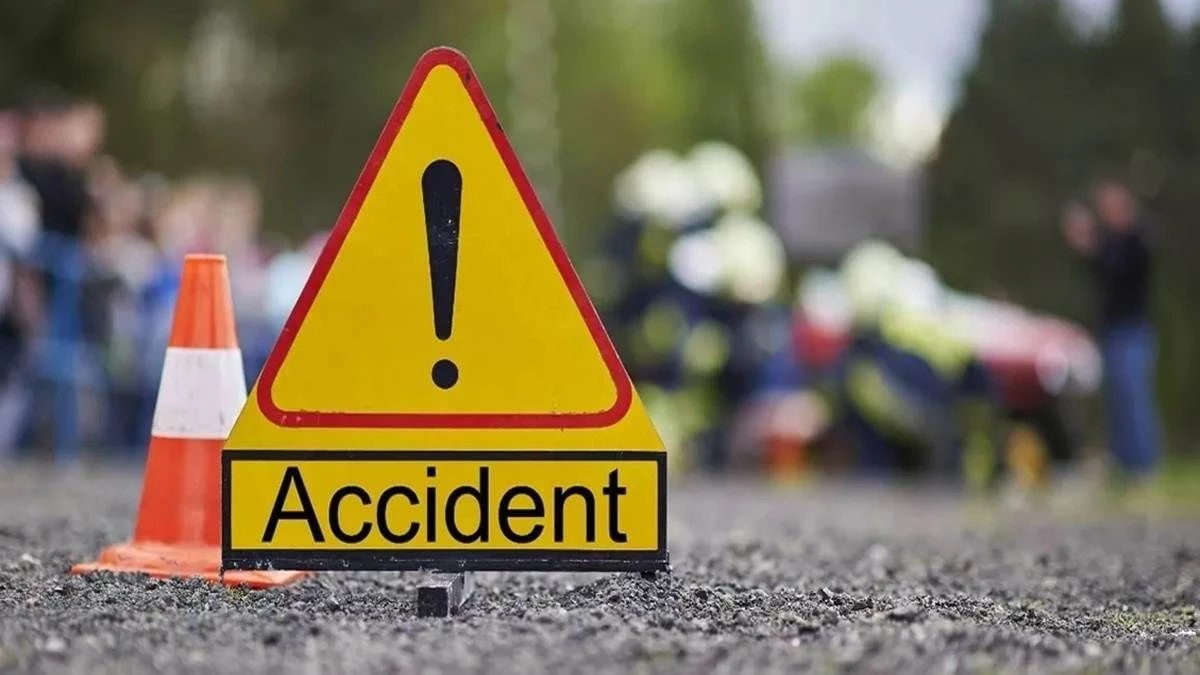 farmer dies in road accident bus collision in sultanpur