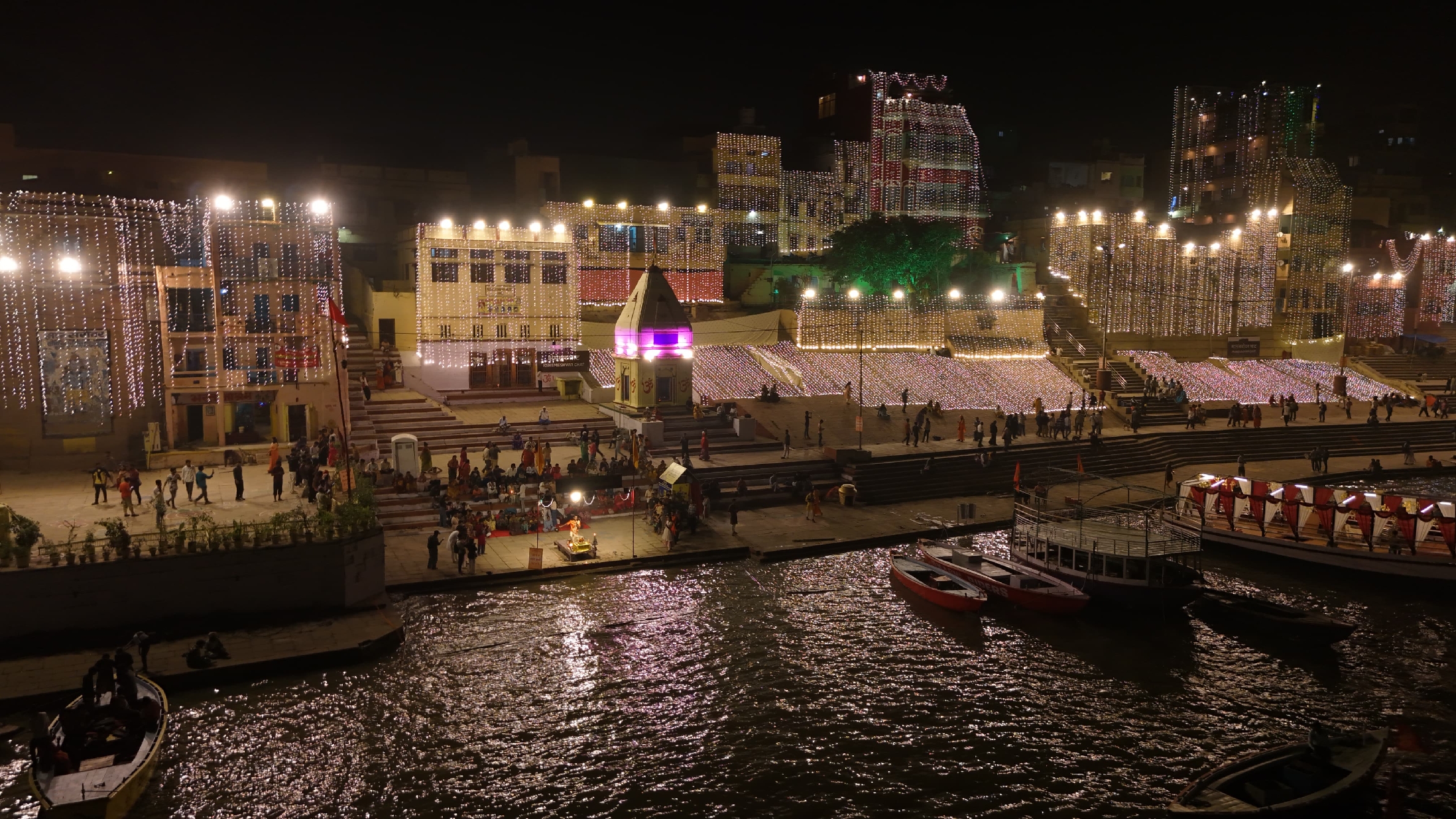 kashi ghat cleanliness 8 fined for littering during dev deepawali