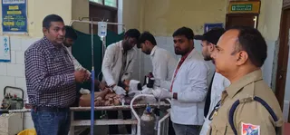 ट्रेन की चपेट में आने से युवक का हाथ-पैर कटा।