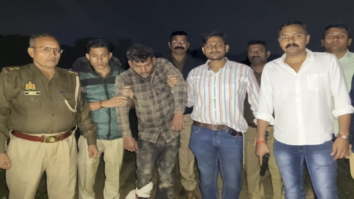 kaushambi police encounter cow smuggler gunshot injured two arrested in sandeepan ghat