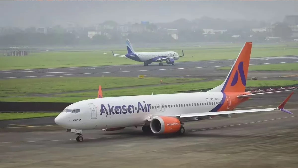 varanasi airport passenger attempts to open emergency exit before mumbai flight