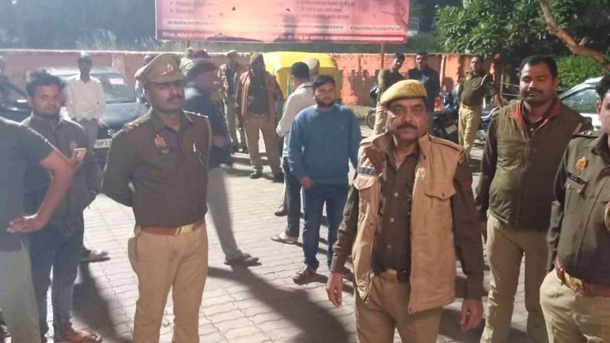 barabanki car truck collision death toll rises to eight