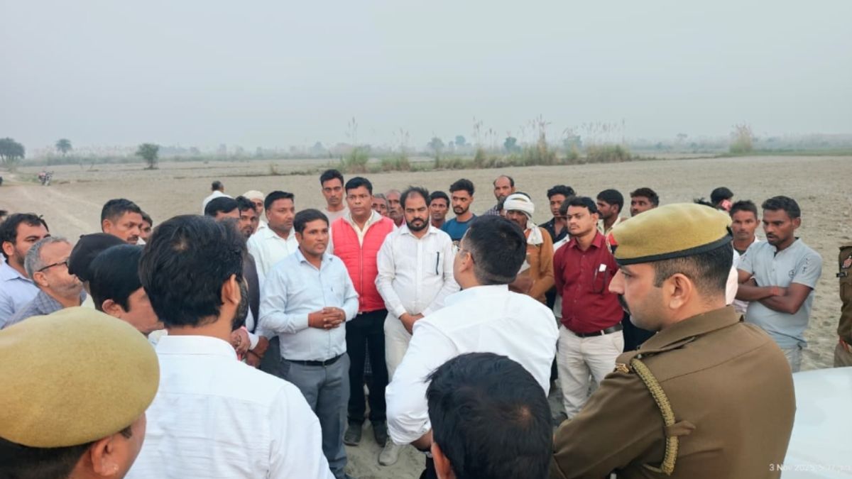 land dispute sparked by flood in ganga dm visits farm to learn the truth