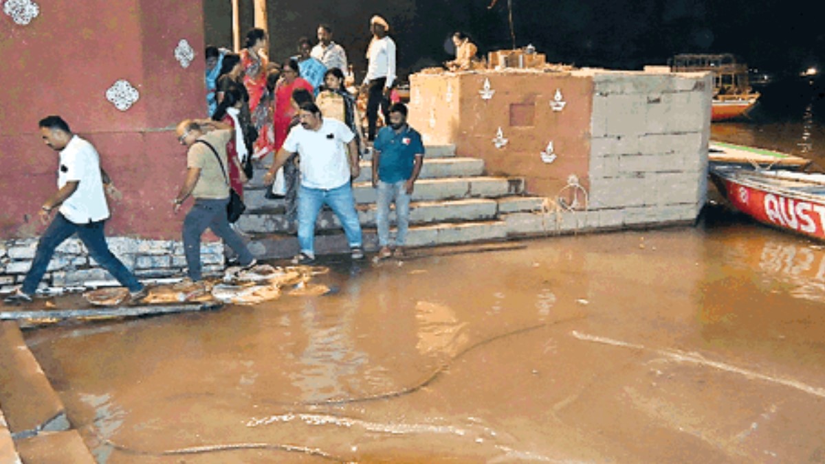 ganga water level rises by eight centimeters in varanasi increasing difficulties for dev deepawali festival