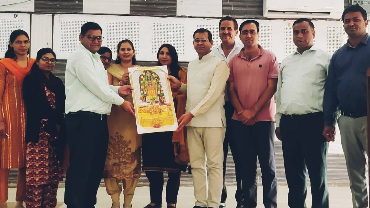 ias officer shishram verma shares experiences with students