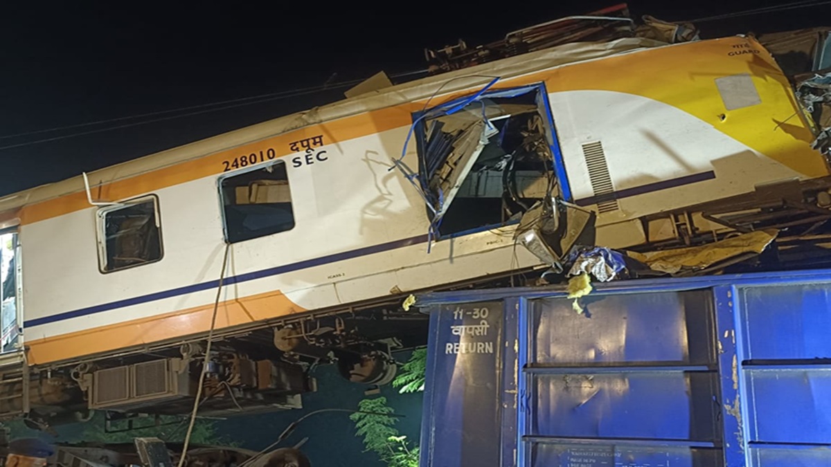 10 killed in passenger train freight train accident in chhattisgarh who is responsible full report