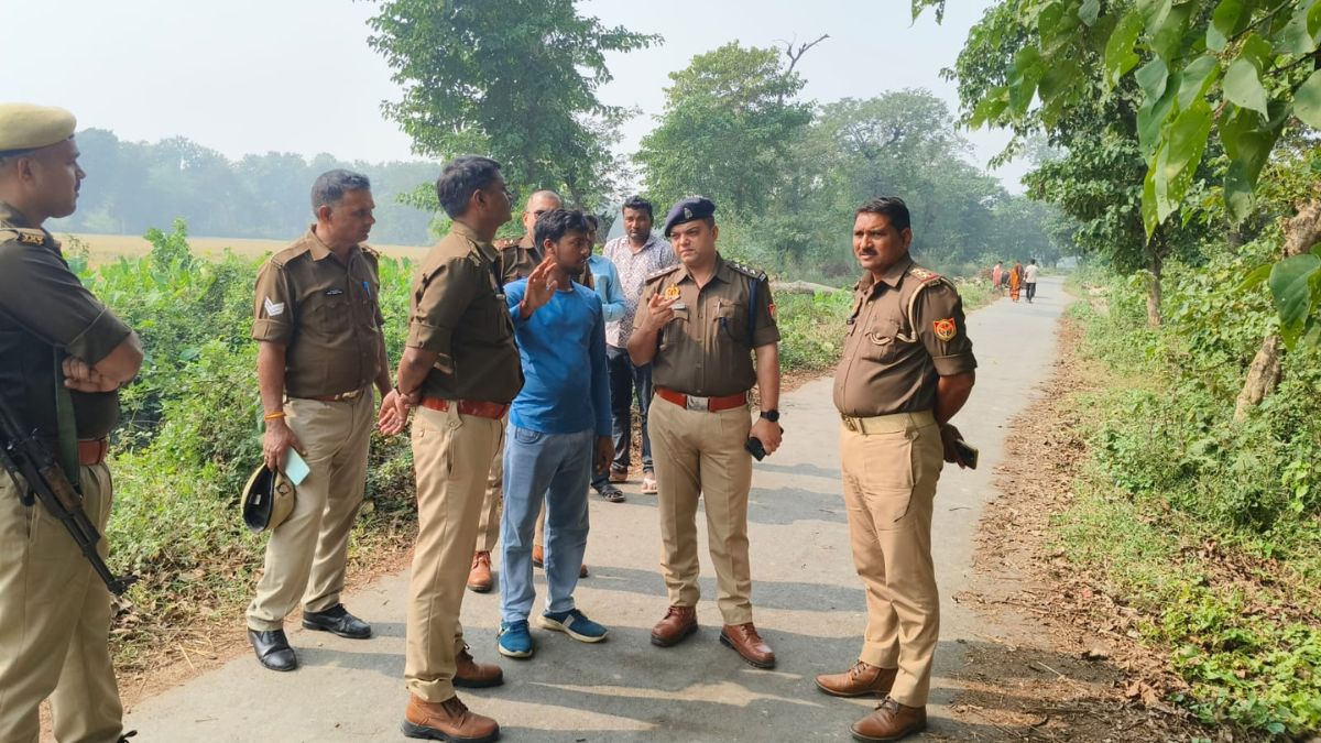 jeweler robbed after chilli powder attack in kushinagar