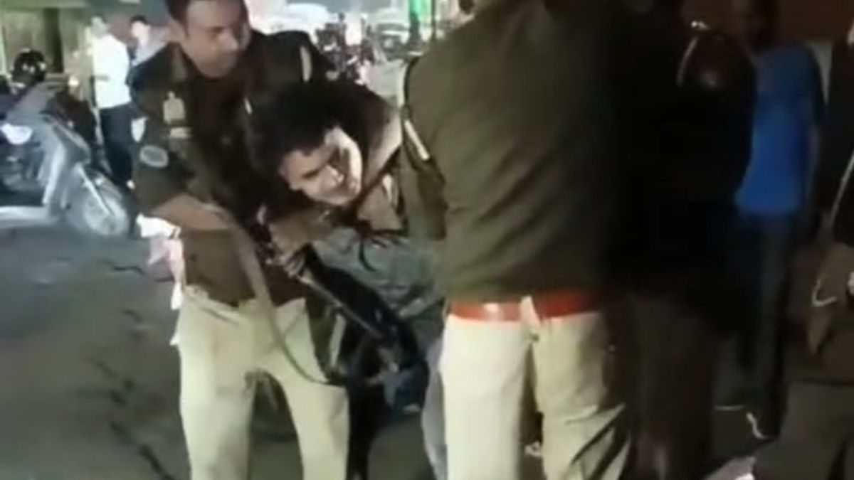 drunk soldier creates ruckus scuffles with policeman tears his uniform