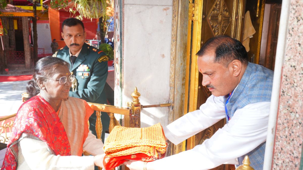 president draupadi murmu offered prayers at shri maa naina devi temple prayed for peace and prosperity of the nation