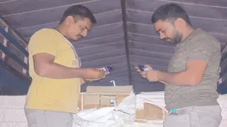 गोदाम में छापेमारी कर 1150 पेटी में करीब साढ़े चार करोड़ रुपये का कफ सीरप बरामद किया है।