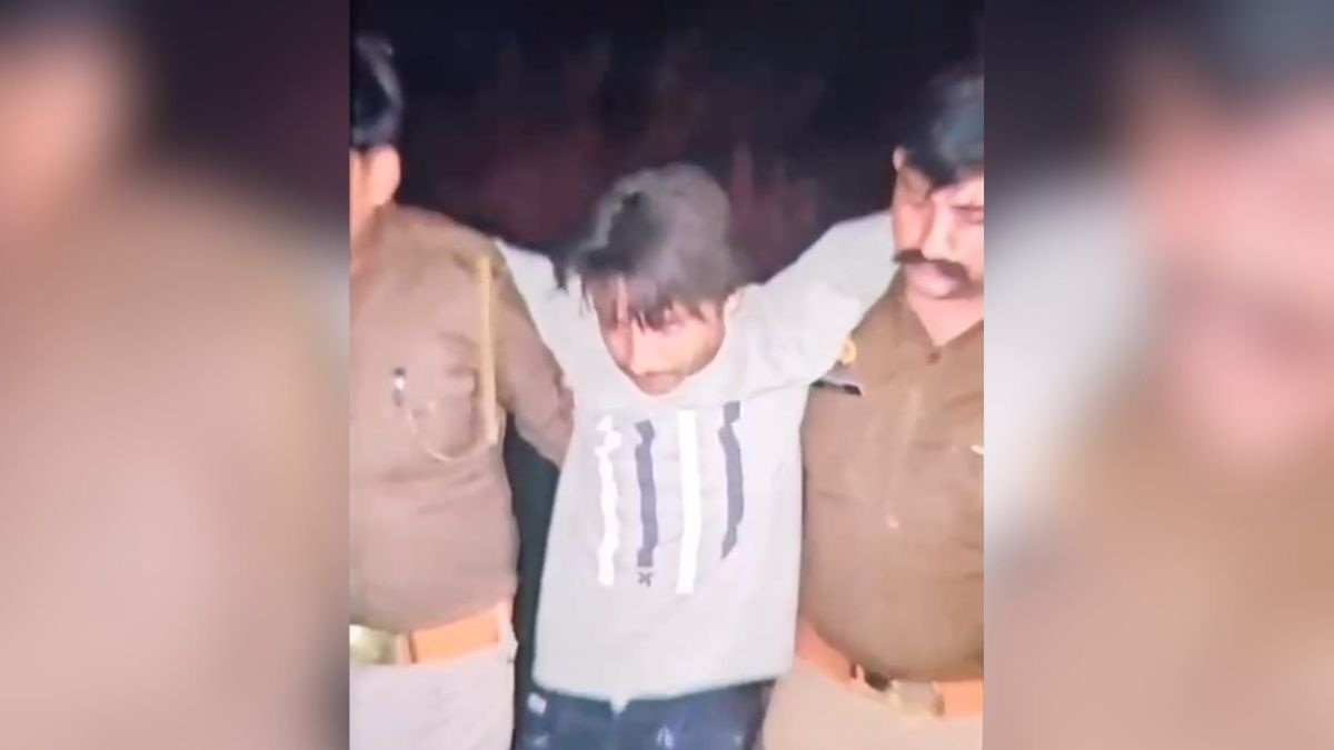 unnao police encounter with jewelry store robbers one injured