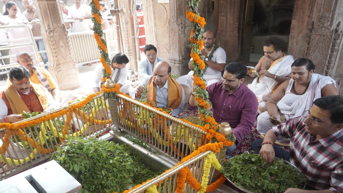 rudrabhishekam of the idol of shri baikuntheshwar mahadev in the kashi vishwanath dham complex on baikuntha chaturdashi