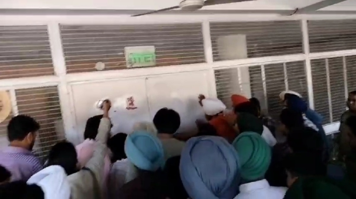 punjab university protest students clash attempt to surround vc office