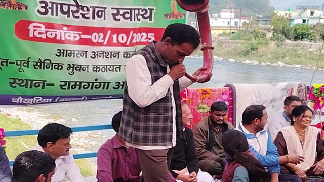 ऑपरेशन स्‍वास्‍थ्‍य आंदोलन: कूच यात्रियों को हिरासत में लेने पर अल्‍मोड़ा में विरोध प्रर्दशन, जमकर की नारेबाजी