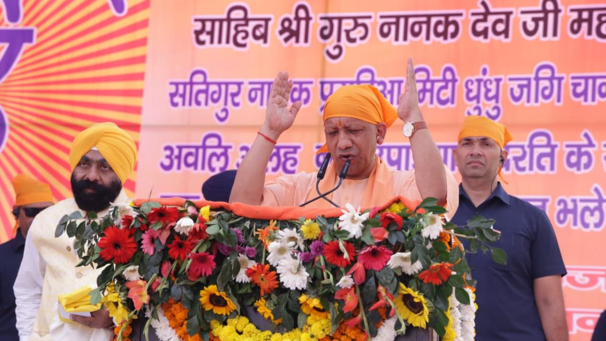 guru nanak jayanti cm yogi adityanath pays tribute to guru nanak dev ji says nanak ji was so courageous he called babur a jabar