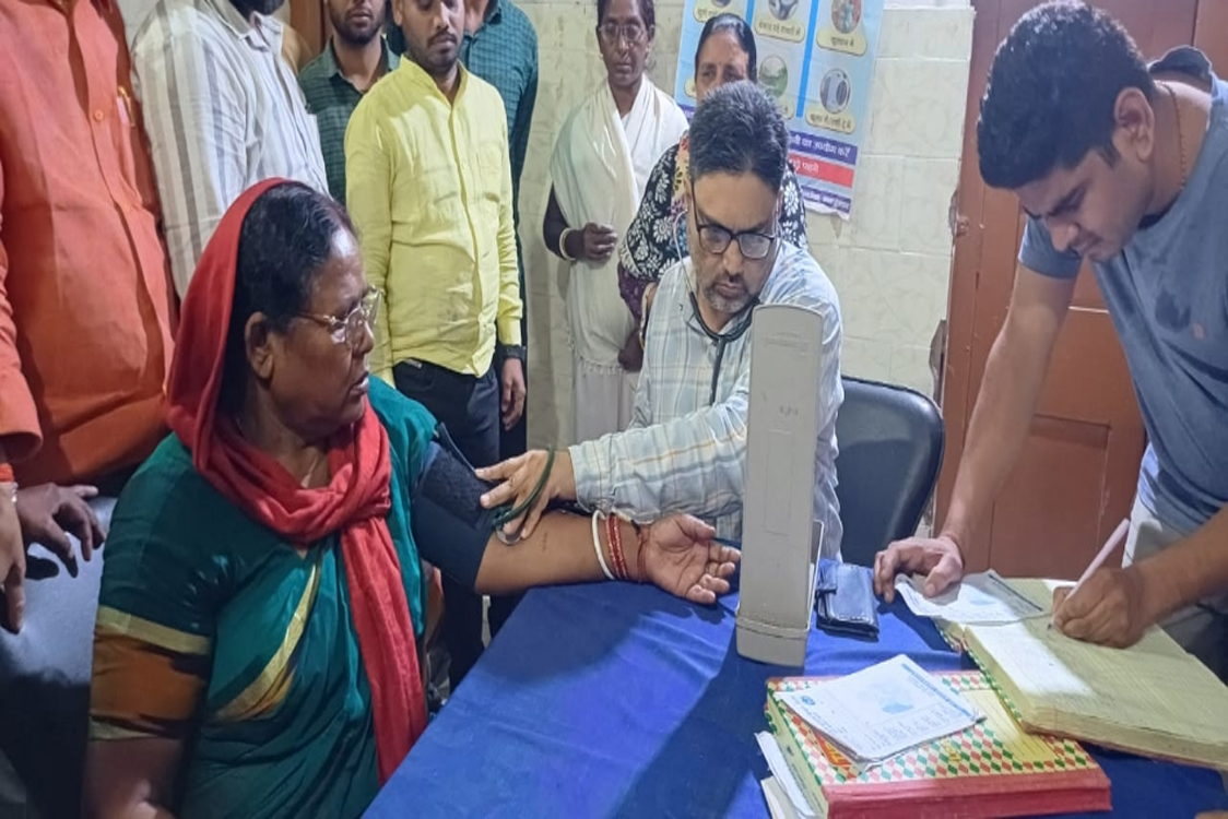 bihar elections attack on jitan ram manjhis relative during campaign