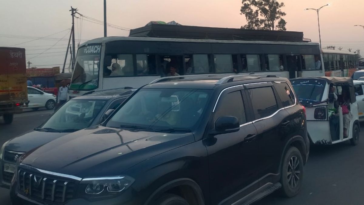 farmer union activists block toll plaza lane in hapur case filed