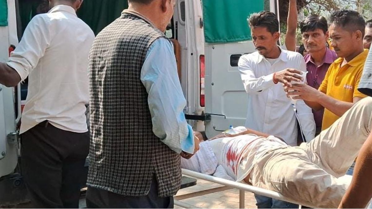 hardoi news bike ridden criminals attack youth in daylight fired youth serious