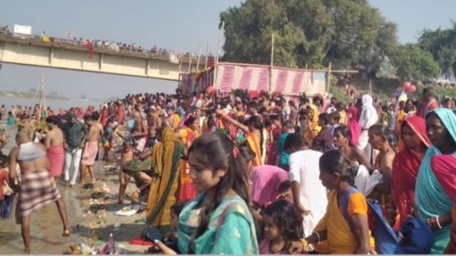 Madhubani News: कार्तिक पूर्णिमा के अवसर पर पिपराघाट में चार लाख से अधिक श्रद्धालुओं ने लगाई डुबकी
