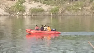 Samastipur News: स्नातक छात्र की तलाश करती एसडीआरएफ की टीमटीम। जागरण