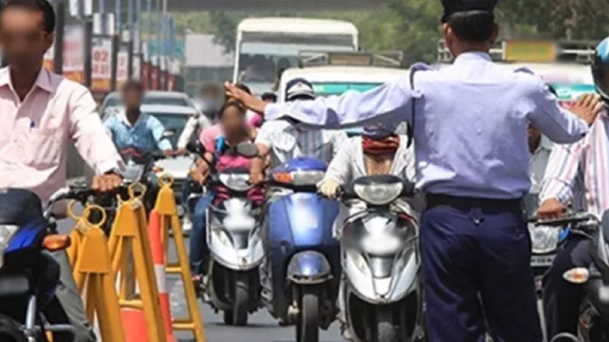 day of voting there will be ban on all vehicles except those engaged in essential services bihar assembly elections