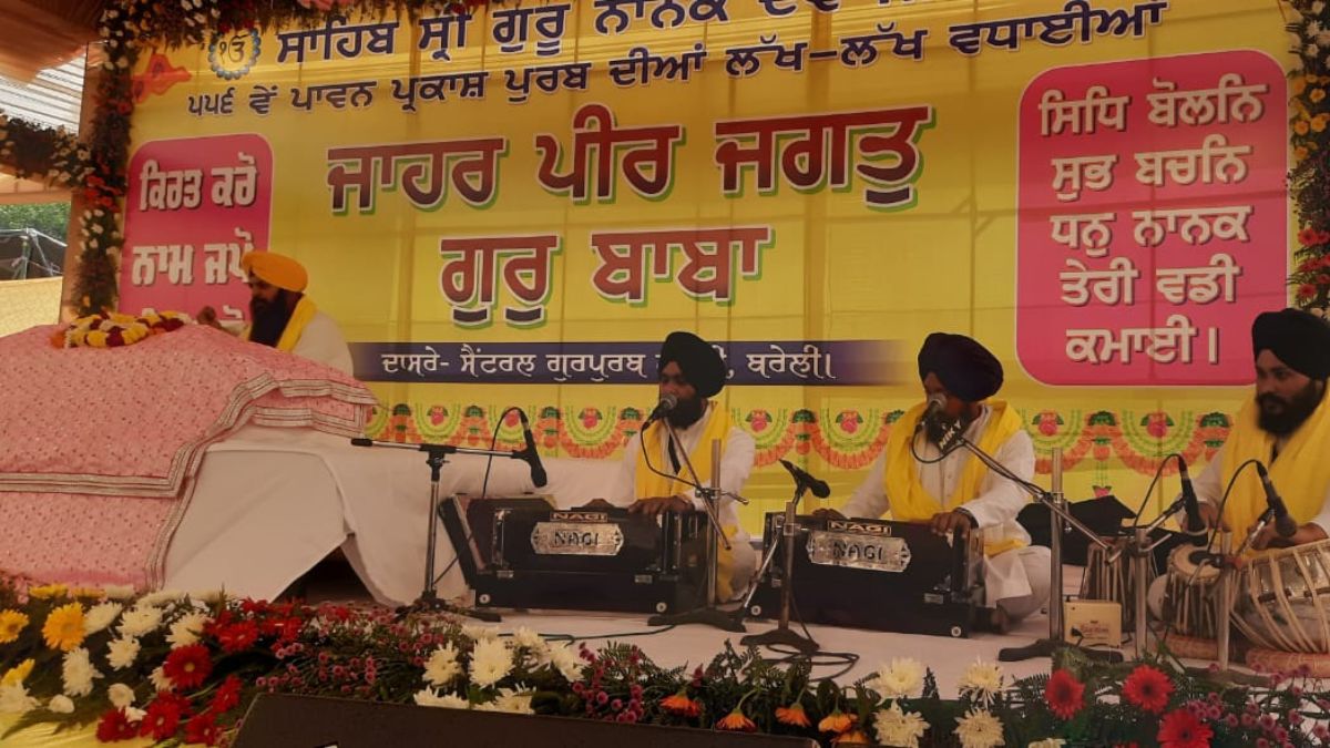 bareilly college reverberated with the chants of satnam waheguru on the occasion of guru nanak dev jis birth anniversary with groups of singers from across the country singing kirtan