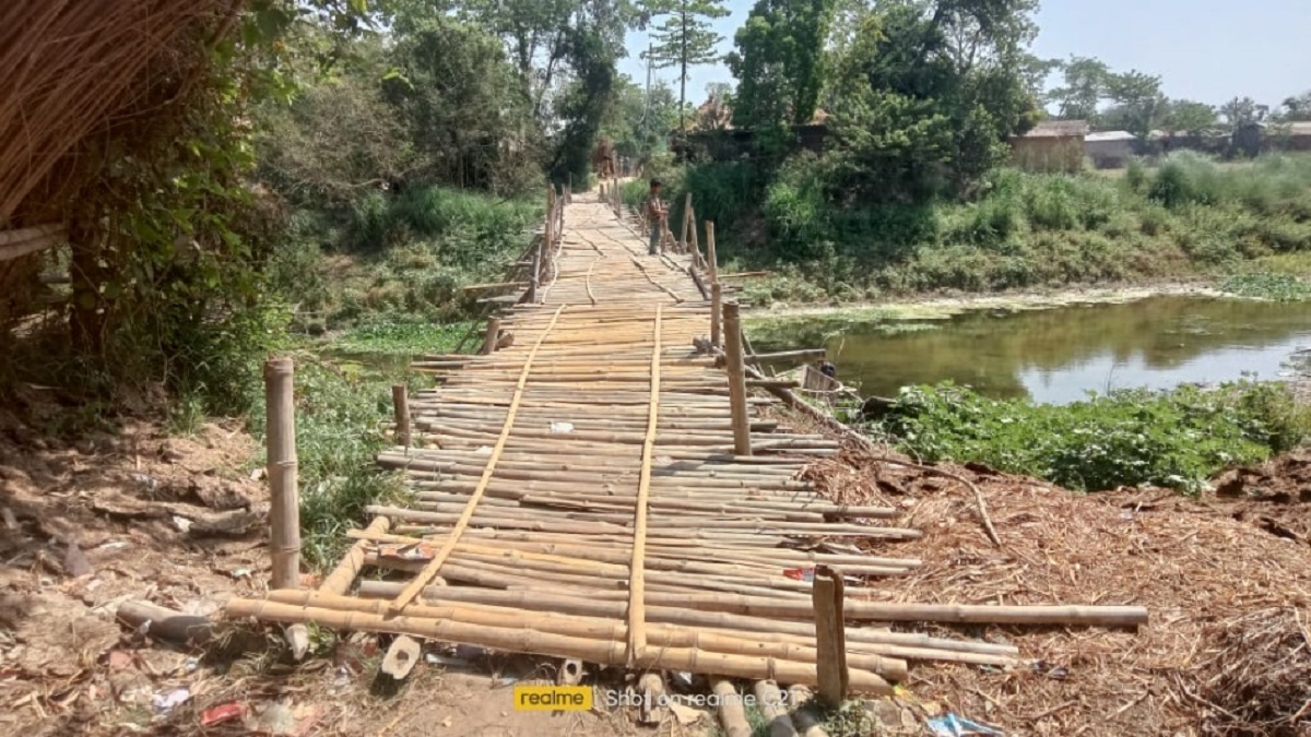 boats are used to reach 11 booths in kusheshwarsthan darbhanga district