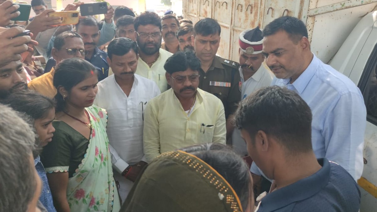 mirzapur train accident cm and mp express condolences