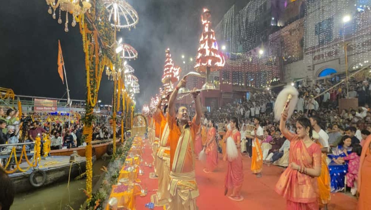 dev deepawali 2025 live update varanasi dashashwamedh ghat photos and vidios lb