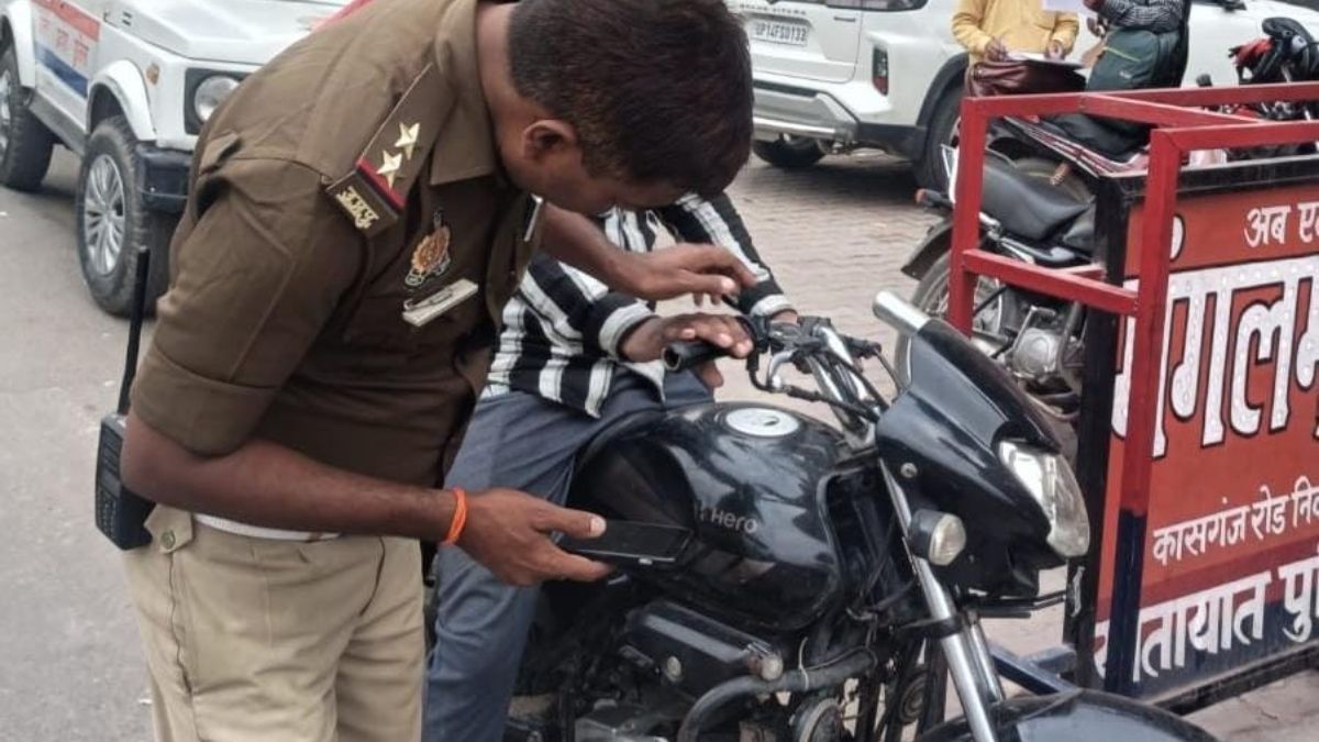 etah police challaned 108 vehicles and recoverd fine in traffic month